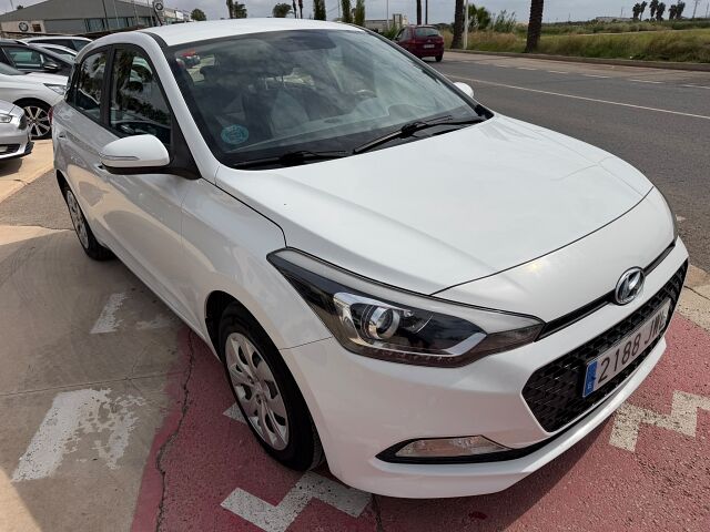 HYUNDAI I20 ACTIVE 1.2 PETROL SPANISH LHD IN SPAIN ONLY 21000 MILES SUPERB 2017